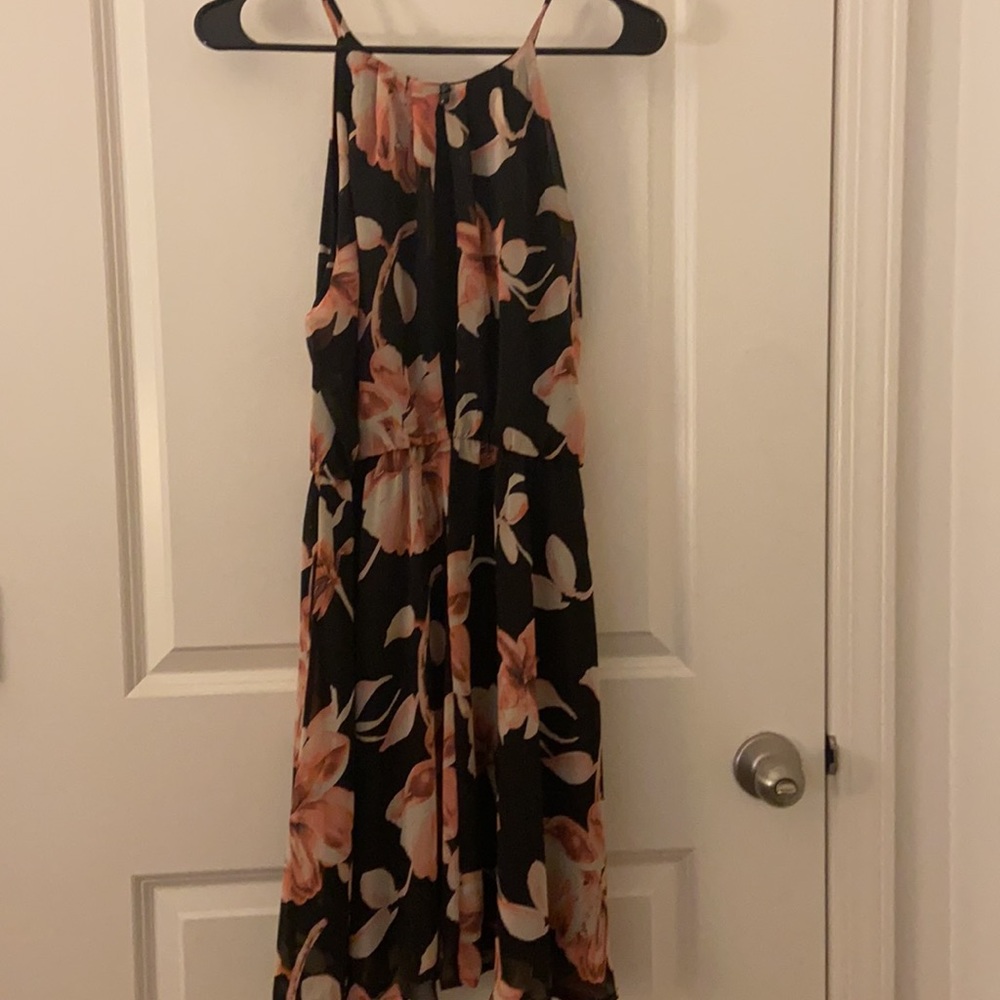 Keyhole Chiffon Dress - Picture 2 of 5